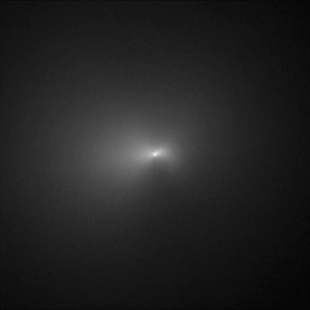 Kometa C/2020 F3 (NEOWISE) zobrazowana przez Kosmiczny Teleskop im. Hubble’a 8 sierpnia 2020. Fot. NASA, ESA, STScI, Q. Zhang